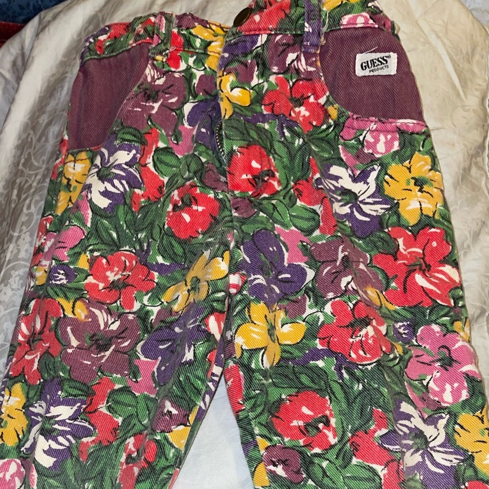 Girls Guess Jeans.